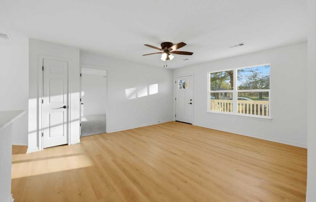 121 Elder St - Photo 6 of 11