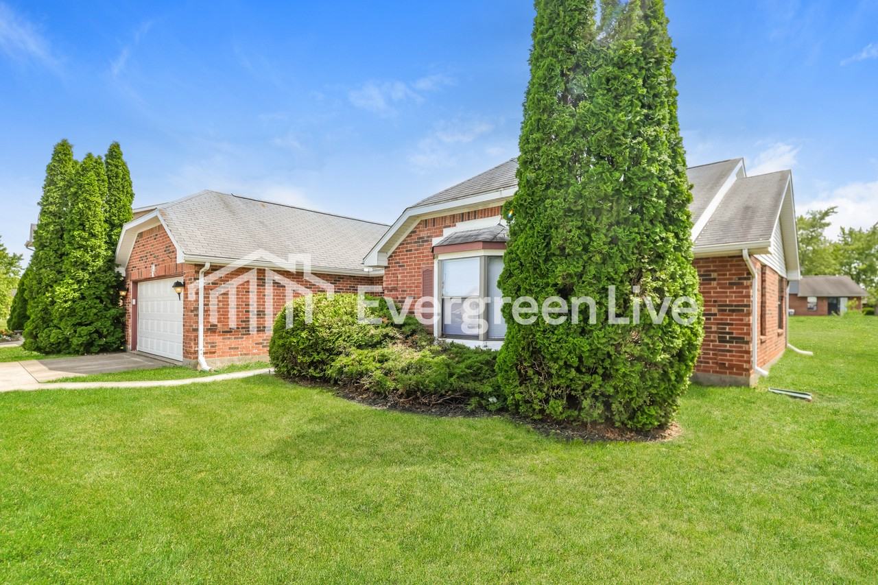 8688 Deer Hollow Dr - Photo 2 of 15