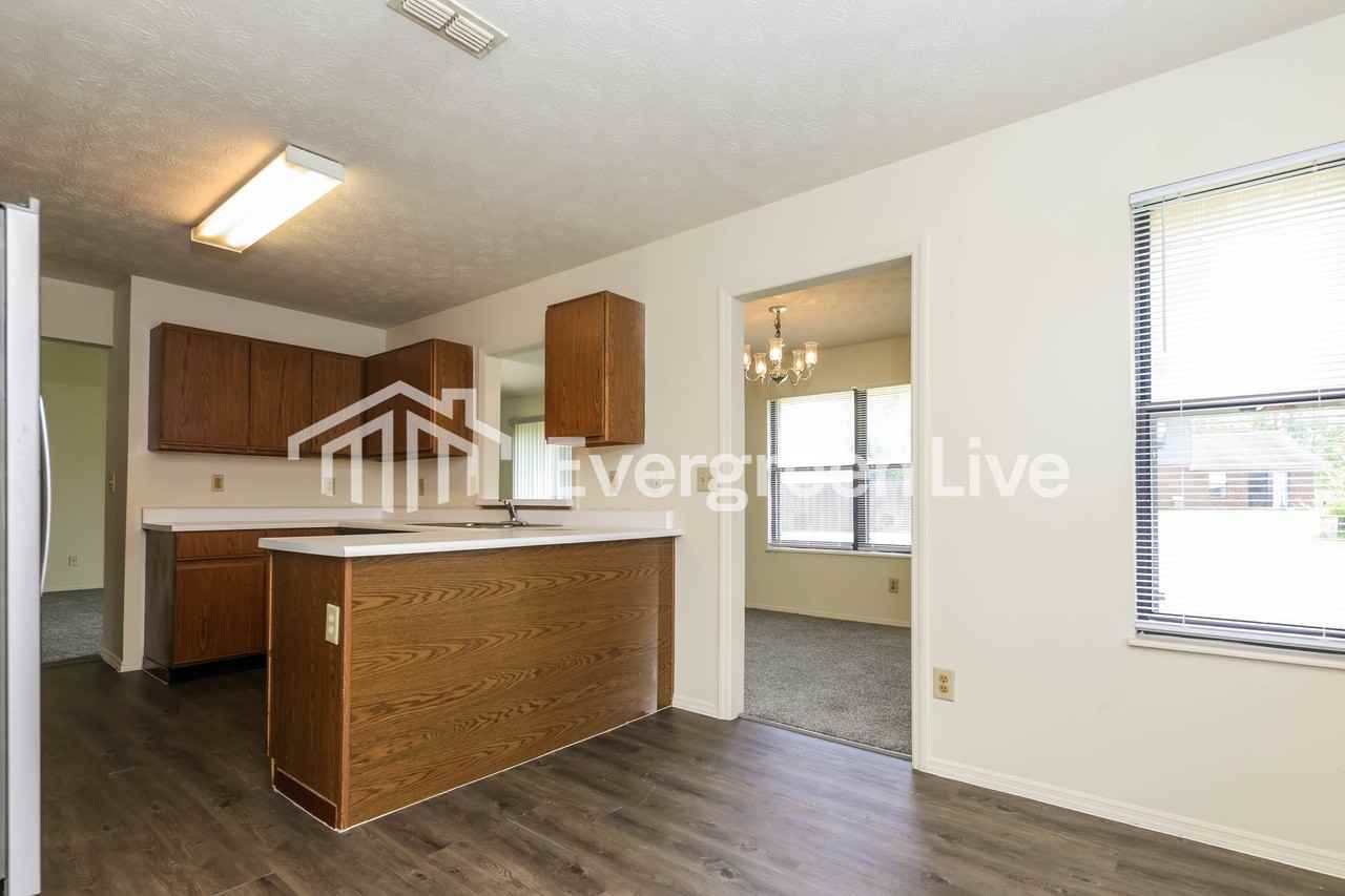 8688 Deer Hollow Dr - Photo 6 of 15