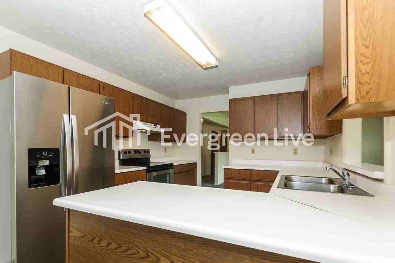 8688 Deer Hollow Dr - Photo 7 of 15