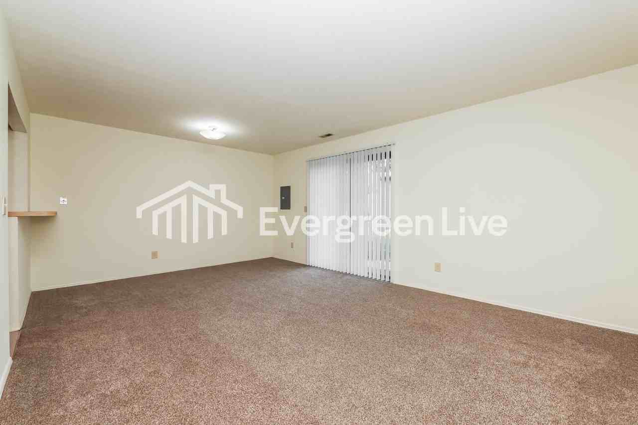 6528 Rolling Glen Dr - Photo 3 of 15