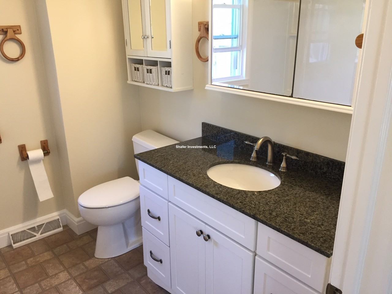 121 E Washington Ave - Photo 3 of 11