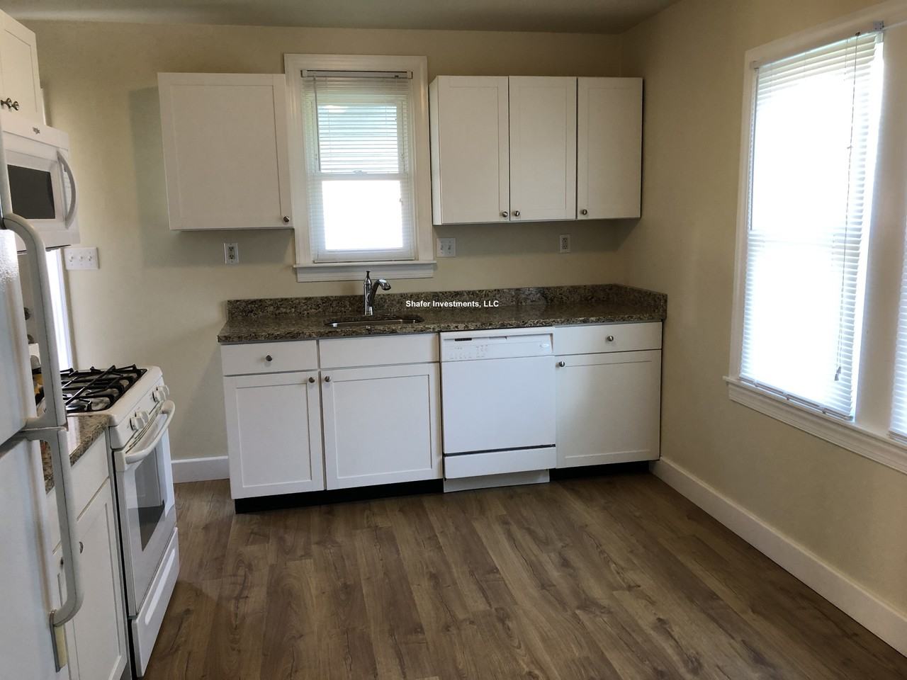 121 E Washington Ave - Photo 5 of 11