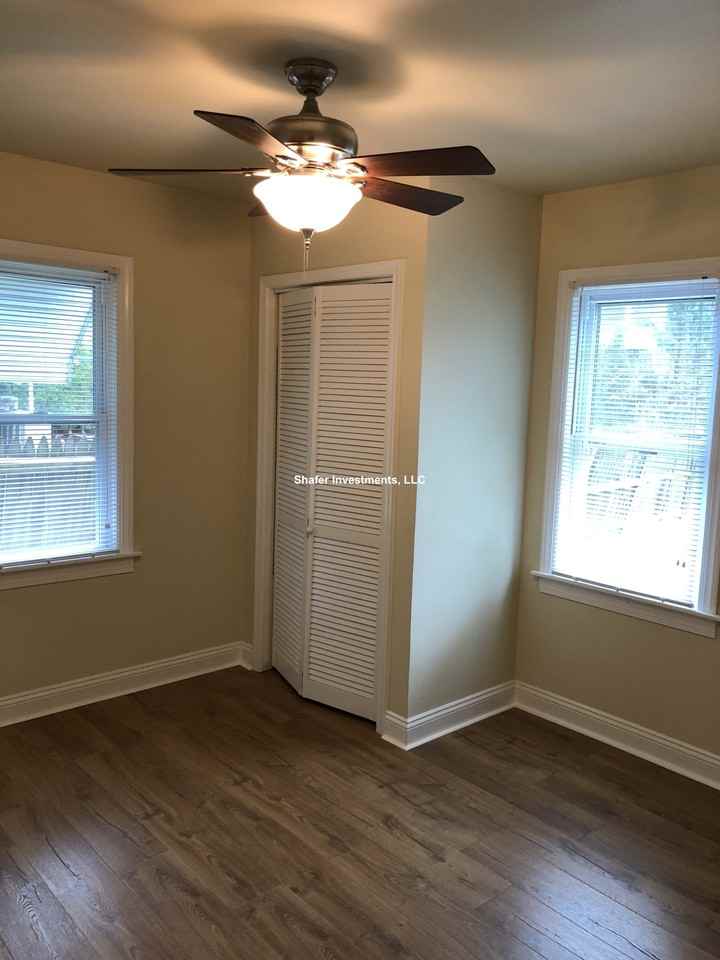121 E Washington Ave - Photo 6 of 11