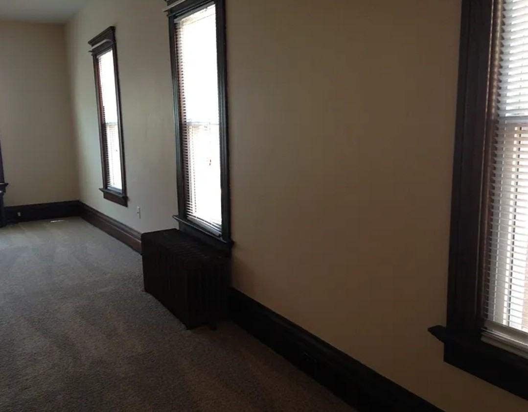 541 W 9th St - Photo 3 of 11
