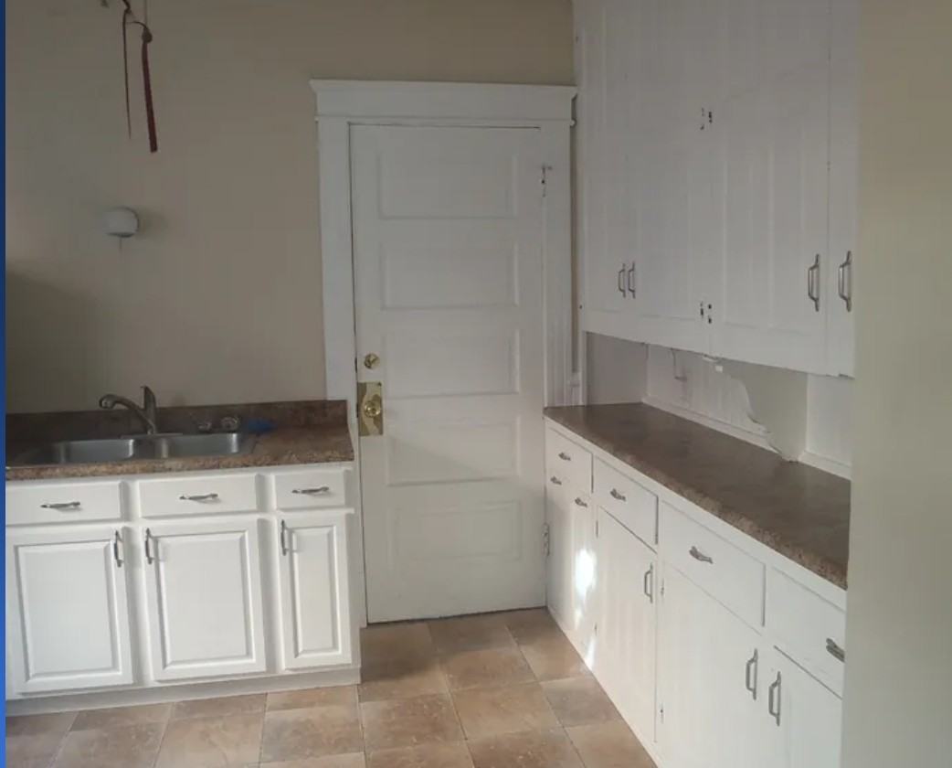 541 W 9th St - Photo 7 of 11