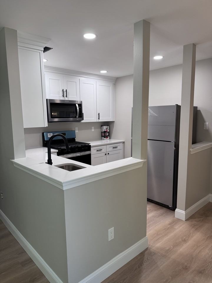 1403 Squirrel Rd #1403 - Photo 4 of 10