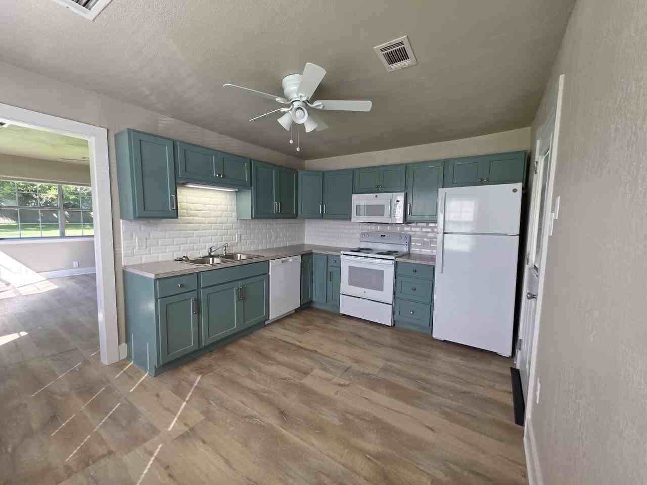 311 S Lincoln St #NA - Photo 2 of 14