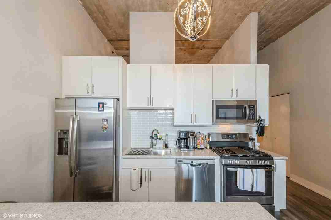 320 E 21st St #515 - Photo 3 of 19