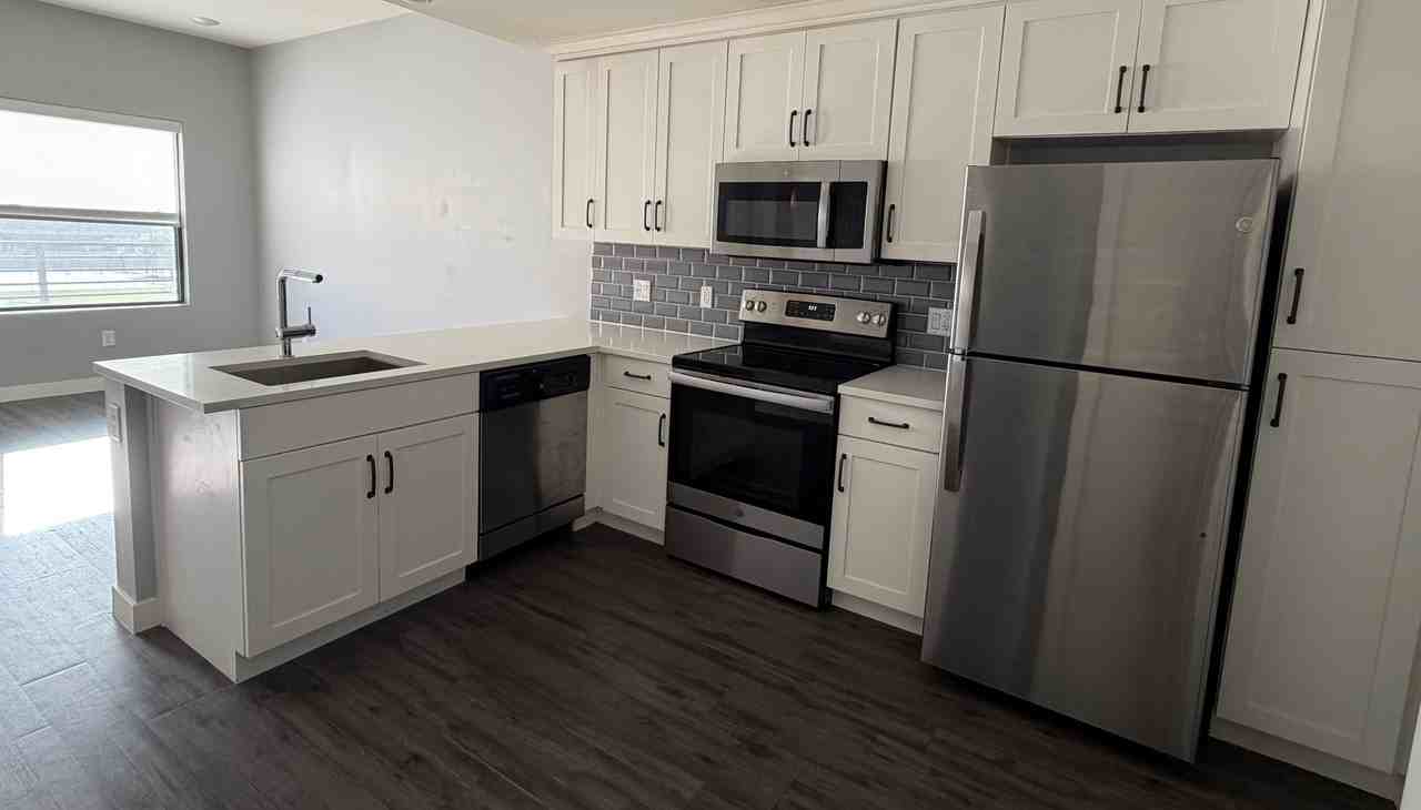 475 N 9th St #303 - Photo 3 of 8