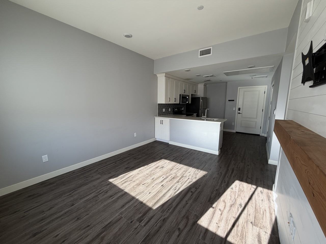 475 N 9th St #303 - Photo 4 of 8