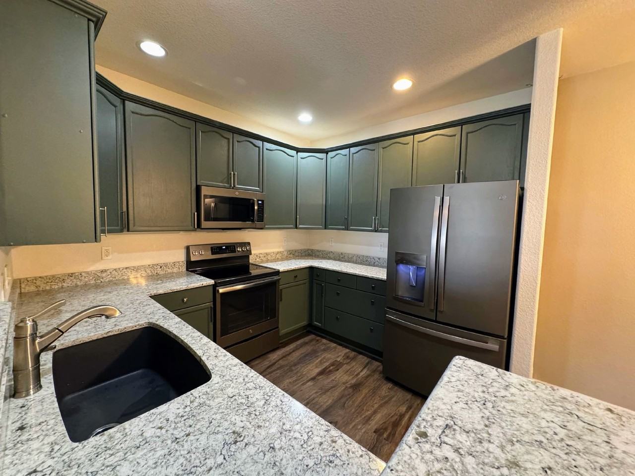 9557 W San Juan Cir #305 - Photo 4 of 19