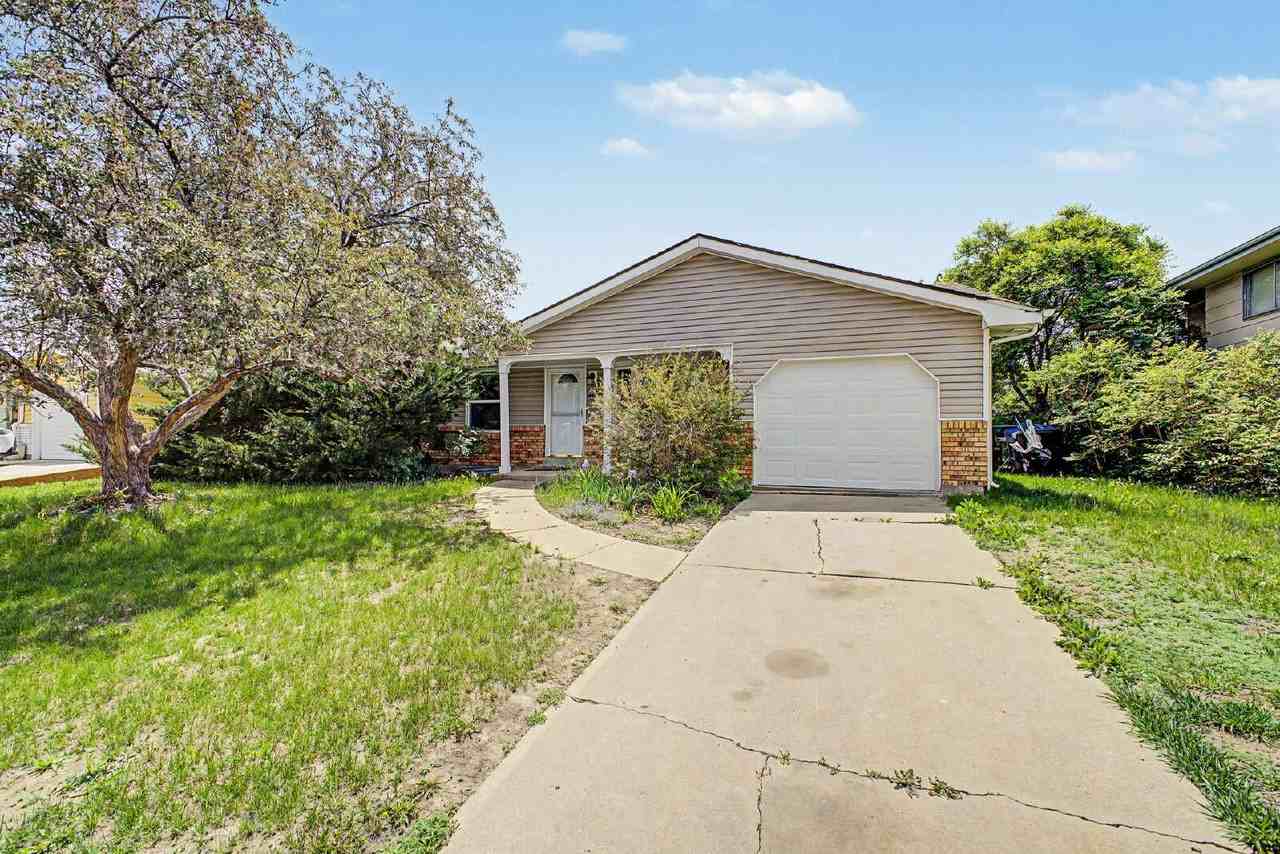 2519 Danbury Dr - Photo 4 of 37