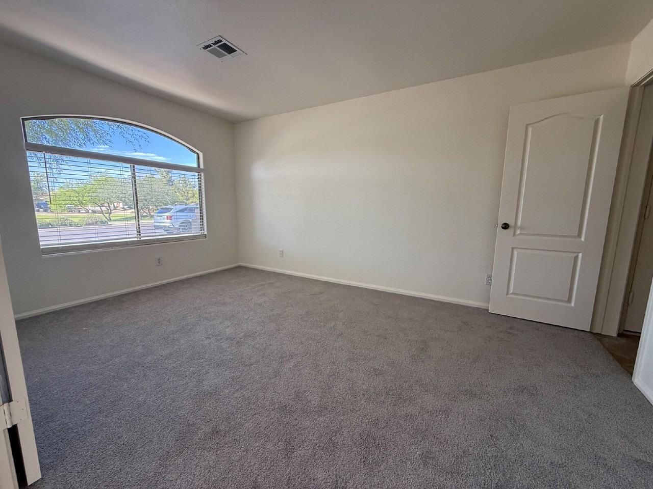 9587 W Seldon Ln - Photo 5 of 36