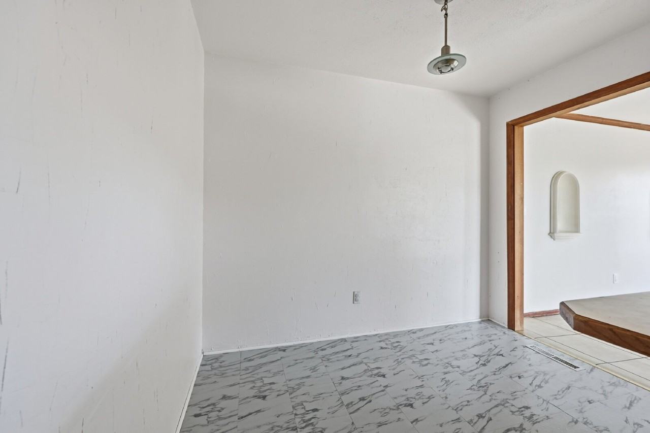 7240 Shawnee Way - Photo 7 of 50