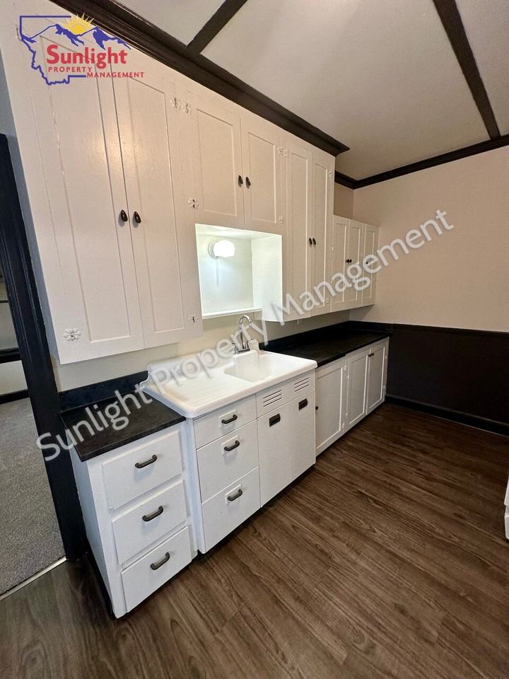 334 1/2 Yellowstone Ave - Photo 5 of 13