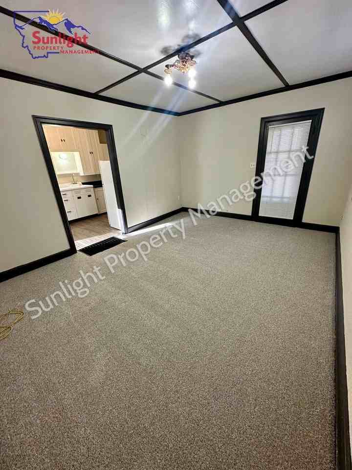 334 1/2 Yellowstone Ave - Photo 7 of 13