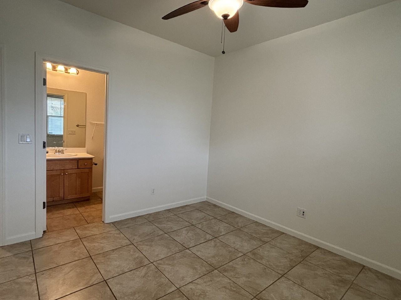 2405 El Vaquero Dr - Photo 4 of 29