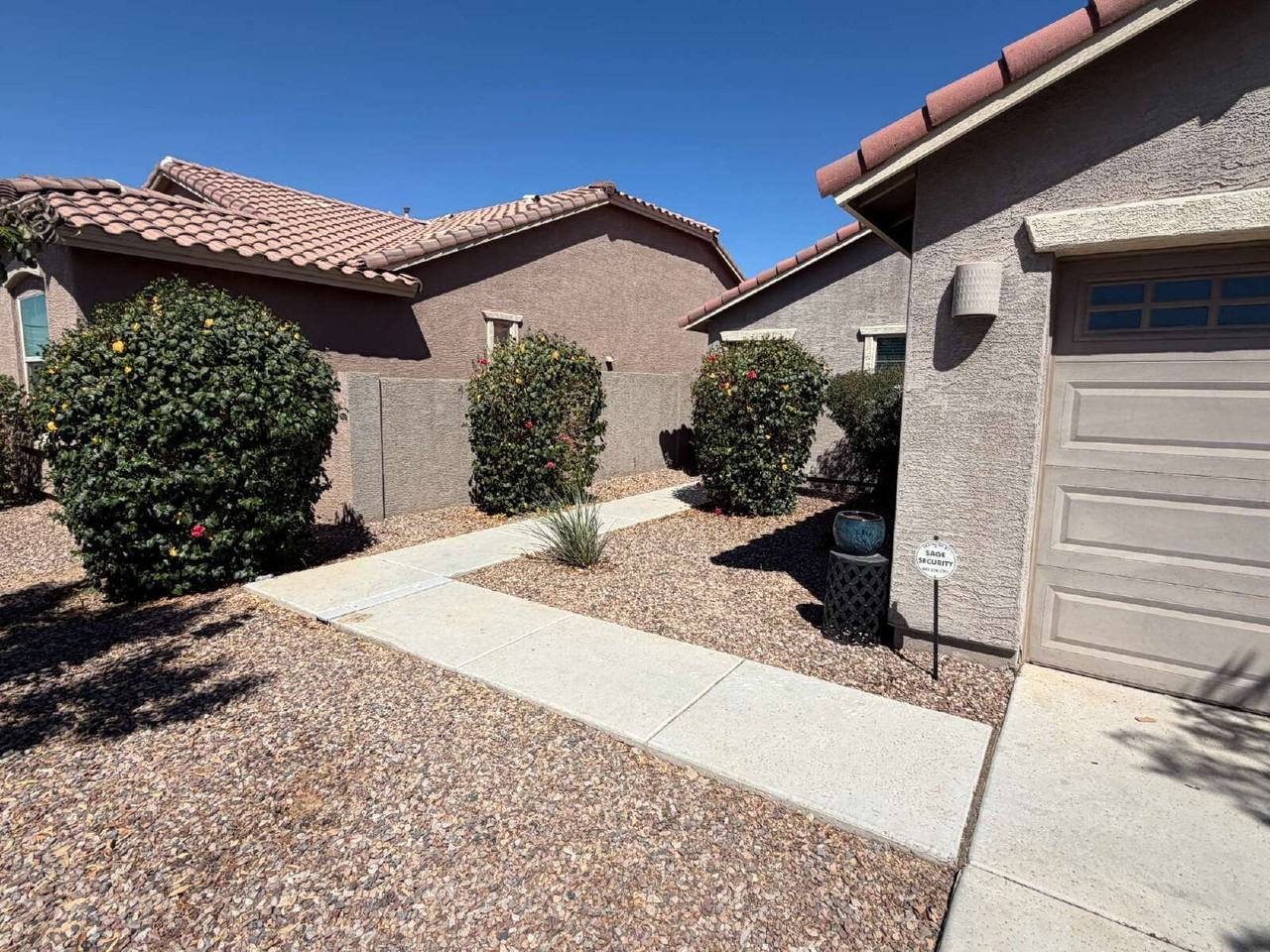 932 W Hot Springs Trl - Photo 2 of 10