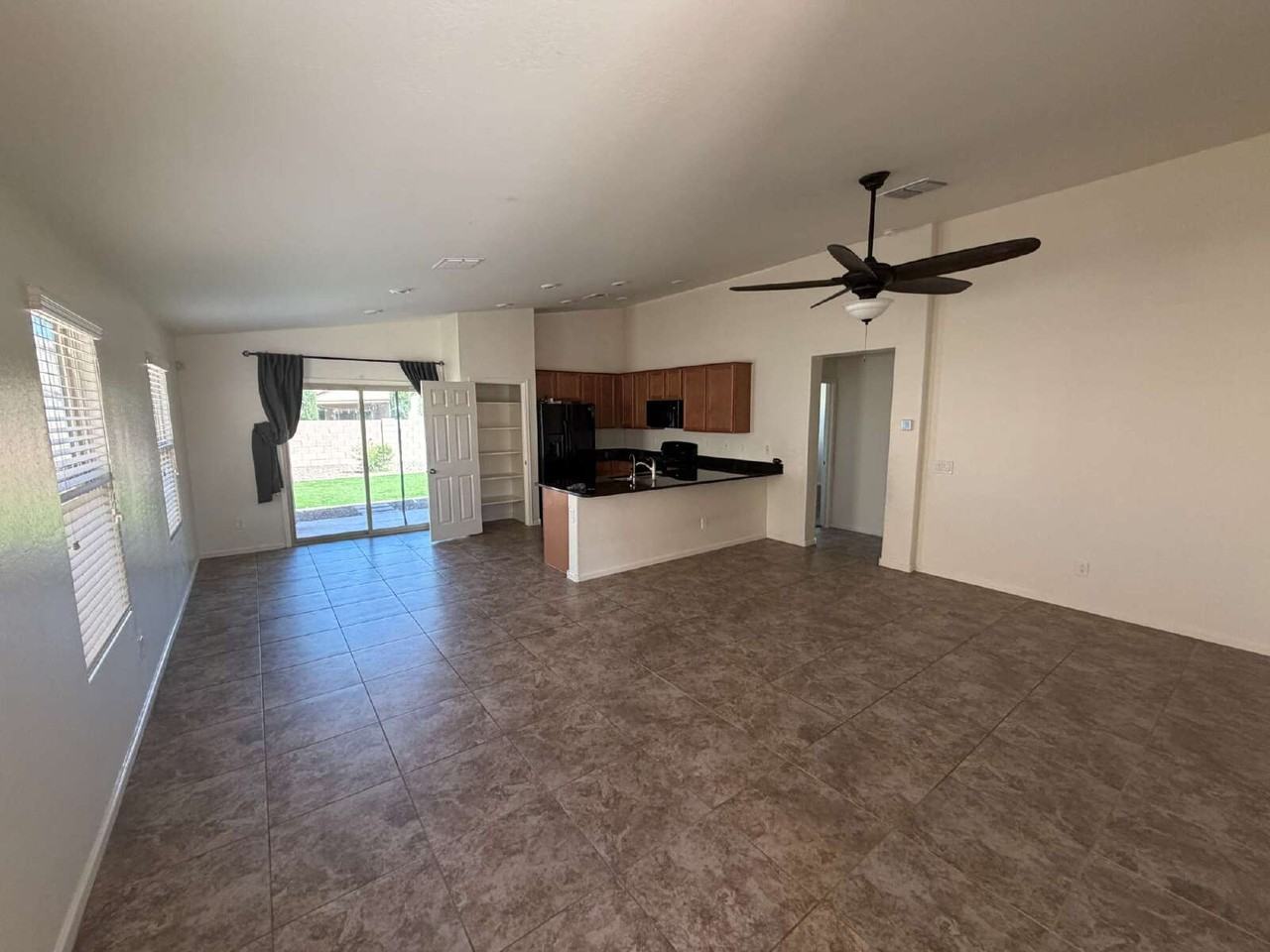 932 W Hot Springs Trl - Photo 3 of 10