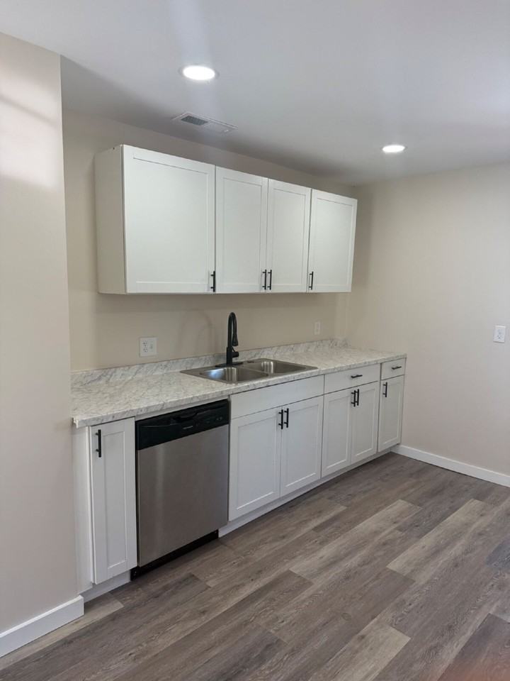 2400 Garfield Ave - Photo 2 of 13