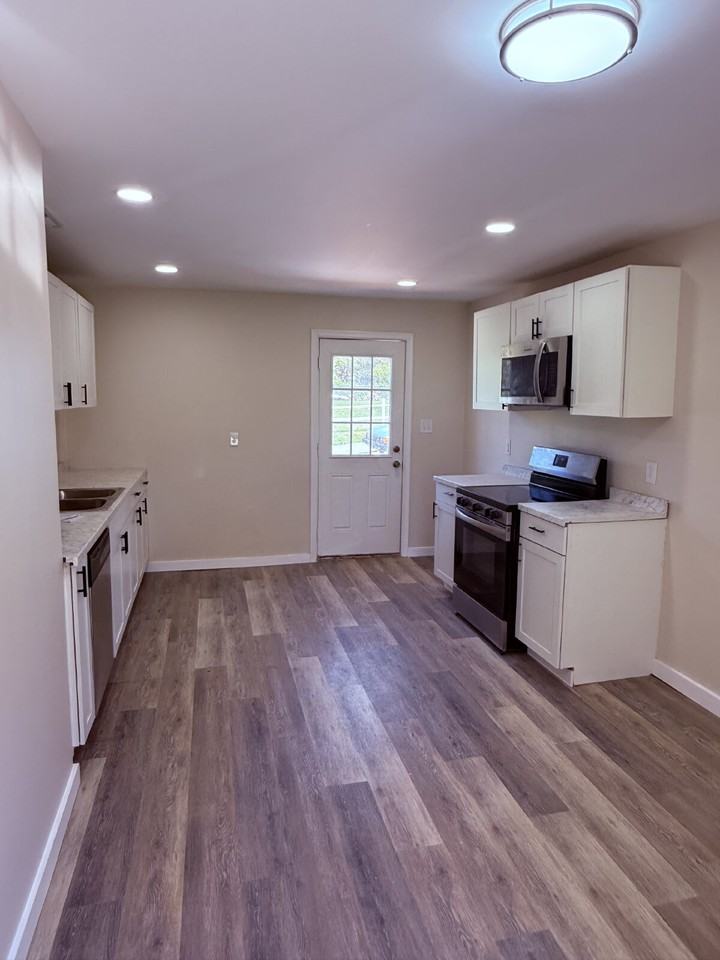 2400 Garfield Ave - Photo 3 of 13