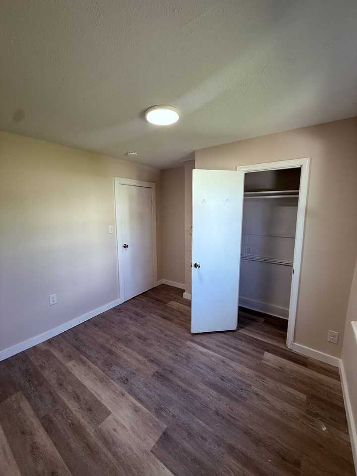 2400 Garfield Ave - Photo 5 of 13