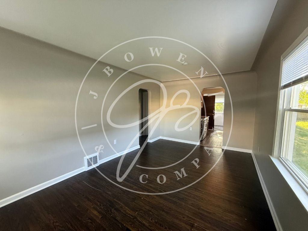 814 Marmion Ave - Photo 2 of 8