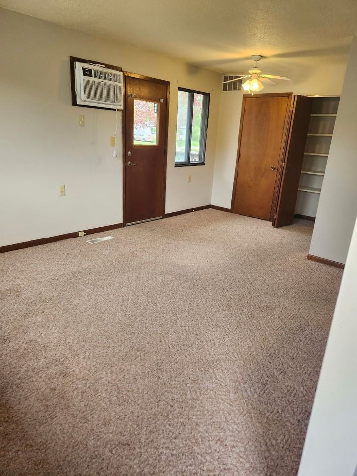 102 8th Ave Nw #02B - Photo 2 of 6