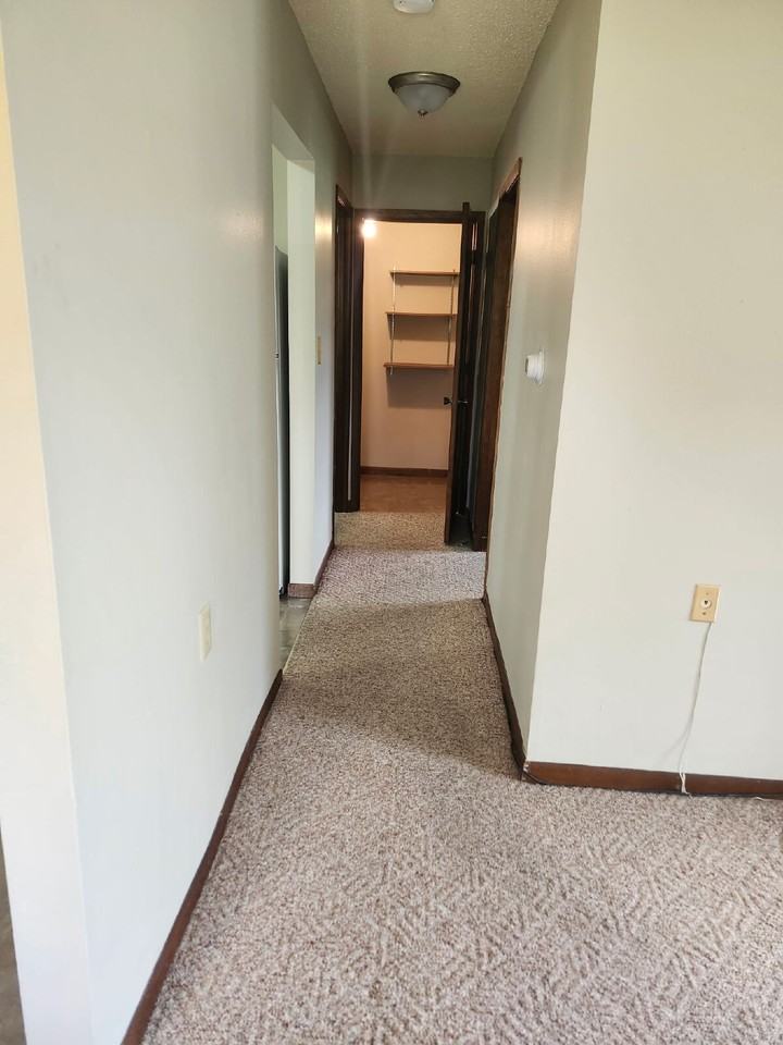 102 8th Ave Nw #02B - Photo 5 of 6