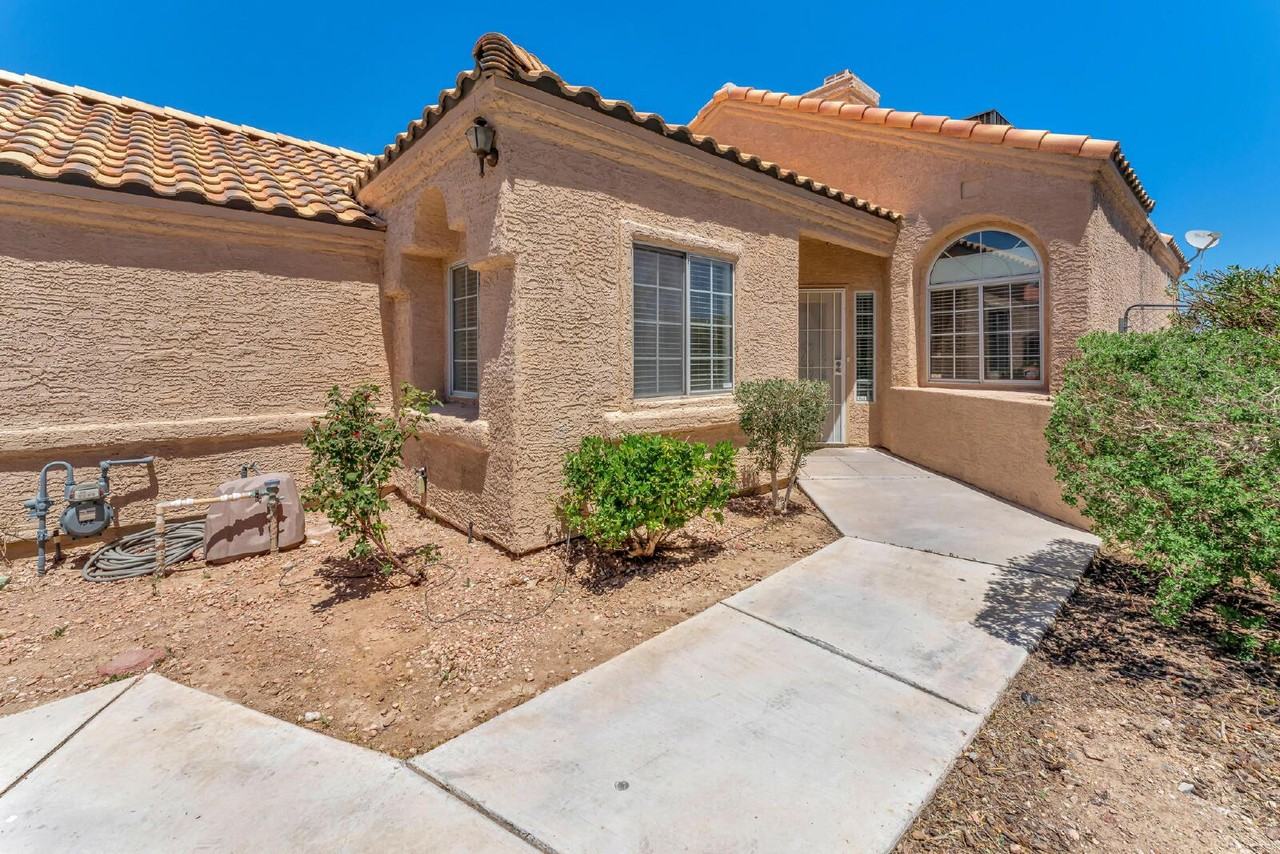2560 Silver Shadow Dr - Photo 3 of 38