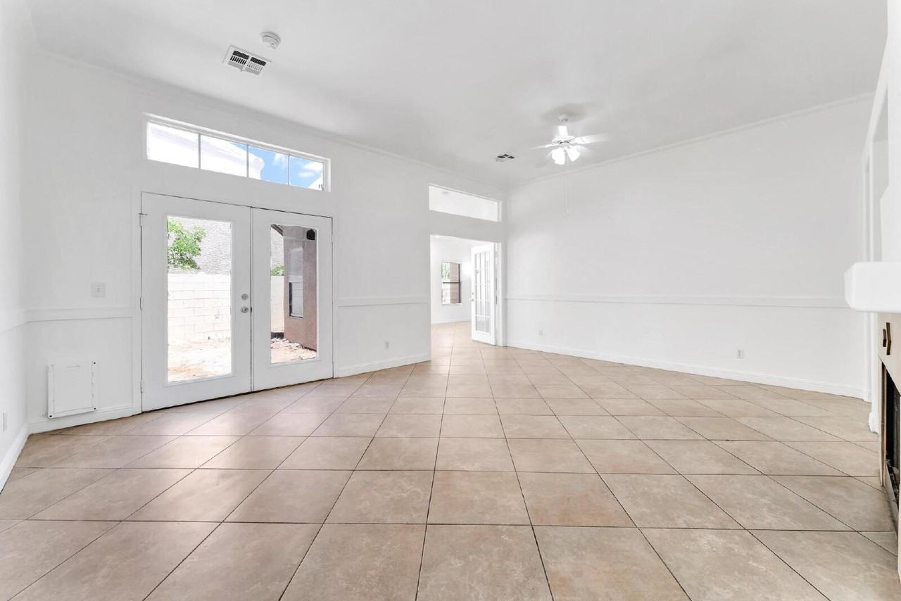 2560 Silver Shadow Dr - Photo 4 of 38