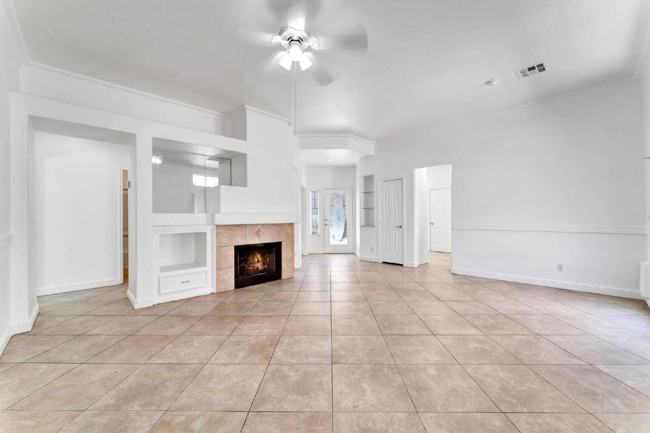 2560 Silver Shadow Dr - Photo 5 of 38