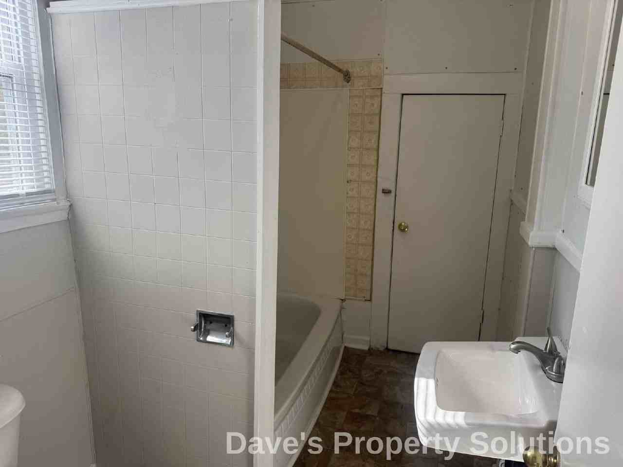 440 Buick St - Photo 7 of 14