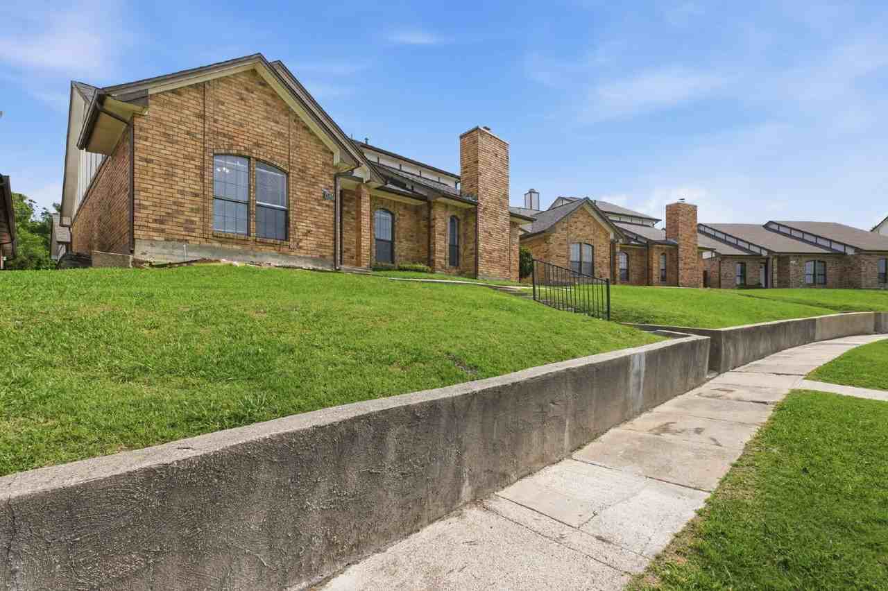 6324 Alissa Dr - Photo 3 of 25