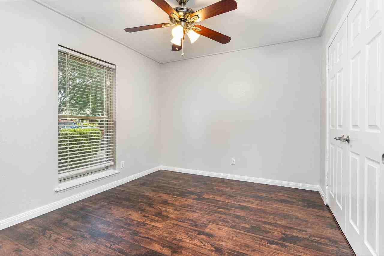 414 E Grenoble Dr - Photo 2 of 24