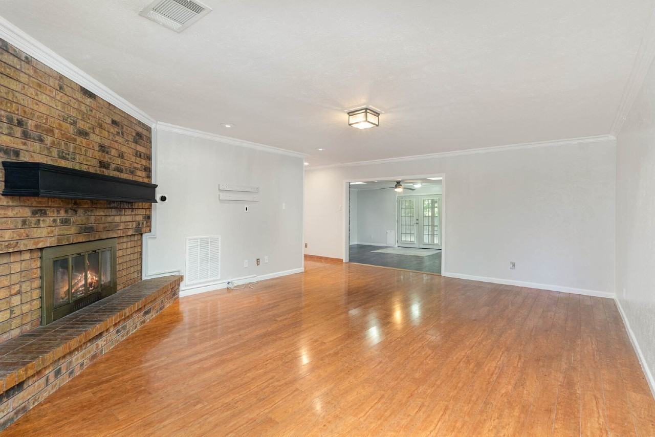 414 E Grenoble Dr - Photo 3 of 24