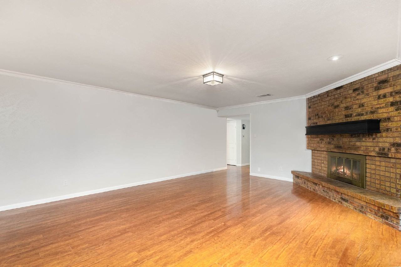 414 E Grenoble Dr - Photo 4 of 24