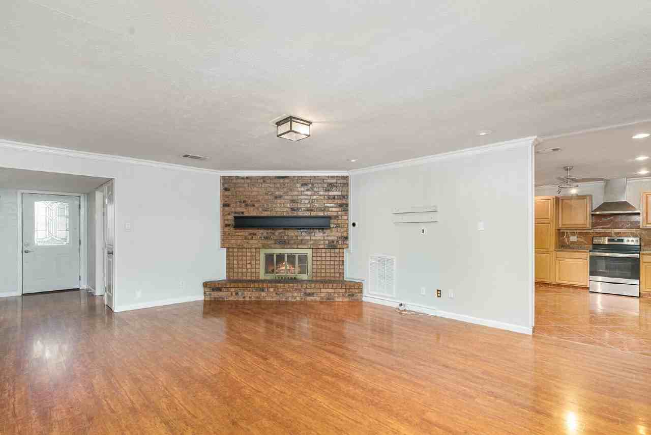 414 E Grenoble Dr - Photo 5 of 24