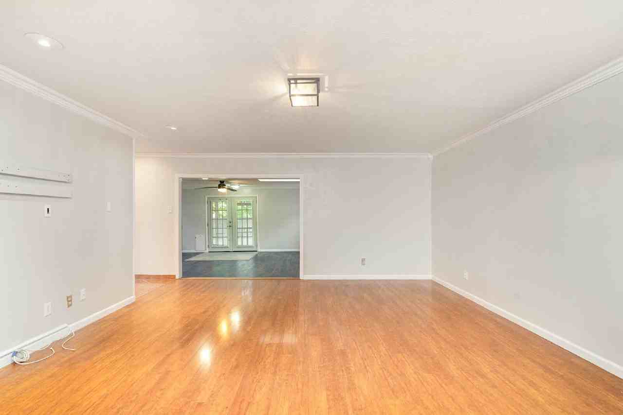 414 E Grenoble Dr - Photo 6 of 24