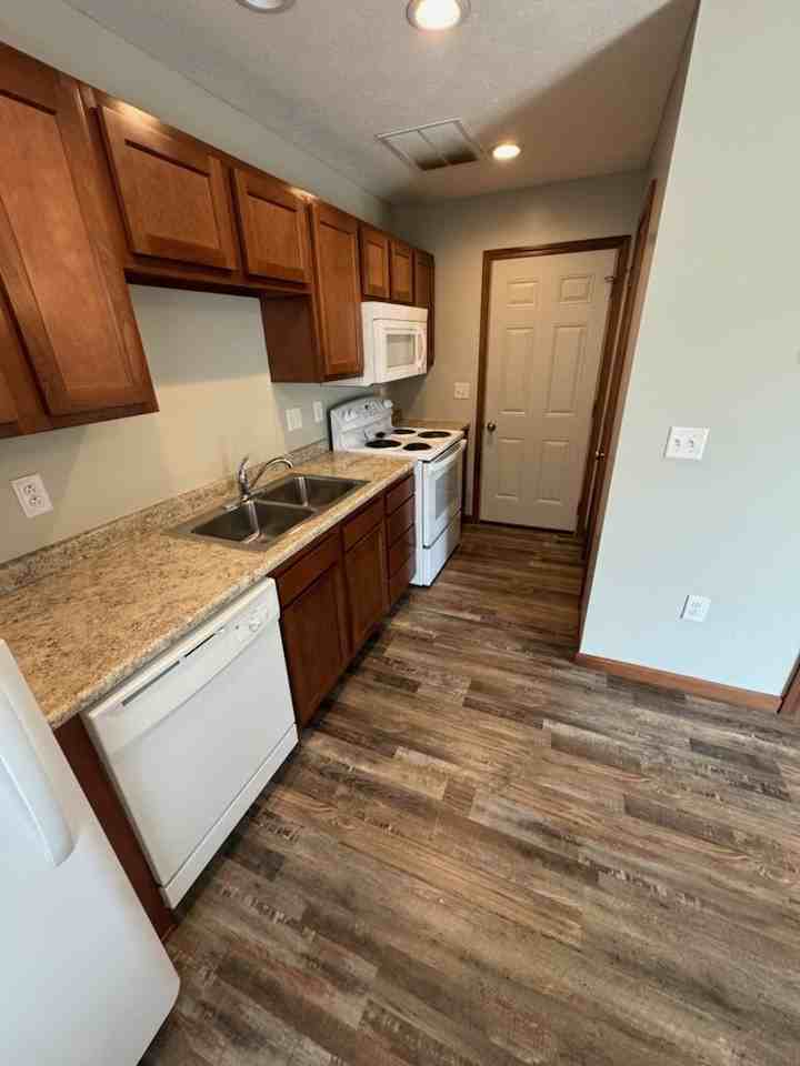 729 Meadow Glen Ave #729 - Photo 5 of 12