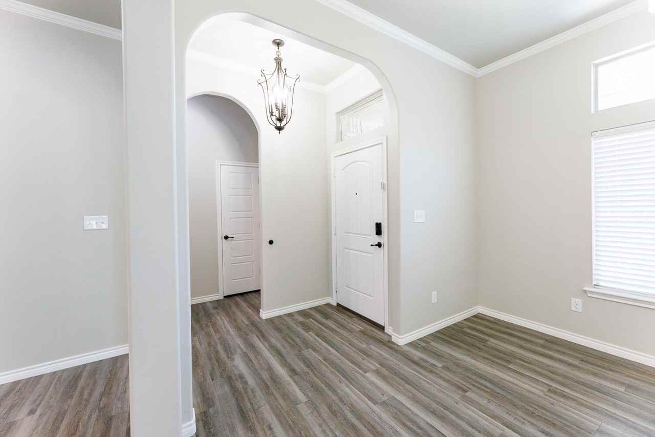 7619 59th St - Photo 4 of 41