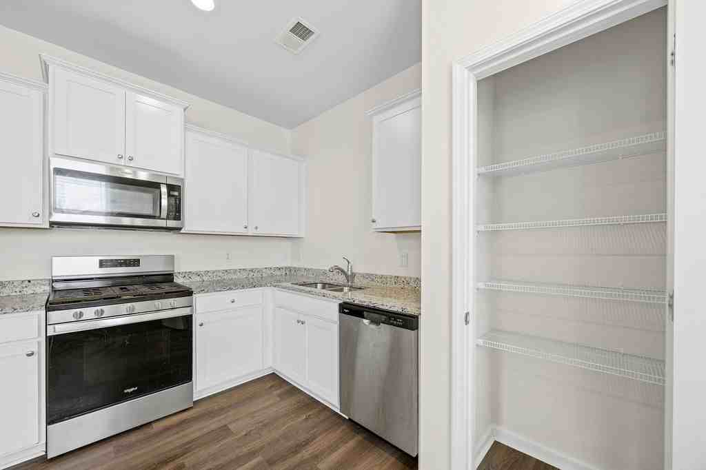 341 Hideaway St - Photo 7 of 32