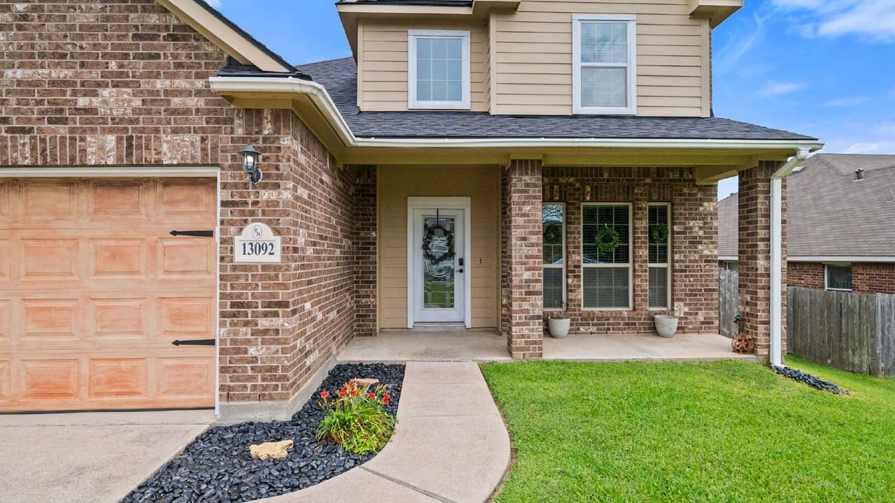 13092 Greenbriar - Photo 2 of 34
