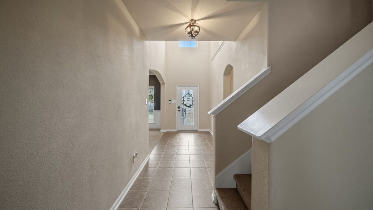 13092 Greenbriar - Photo 3 of 34