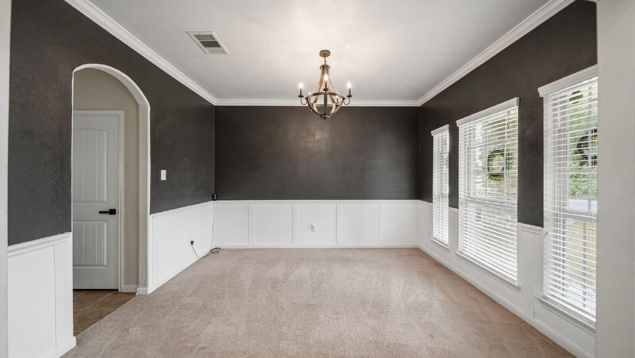 13092 Greenbriar - Photo 5 of 34