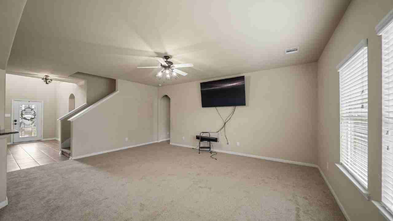 13092 Greenbriar - Photo 6 of 34
