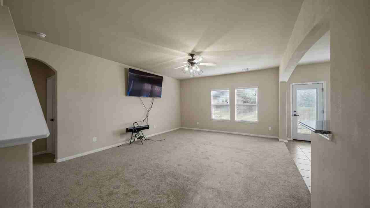 13092 Greenbriar - Photo 7 of 34