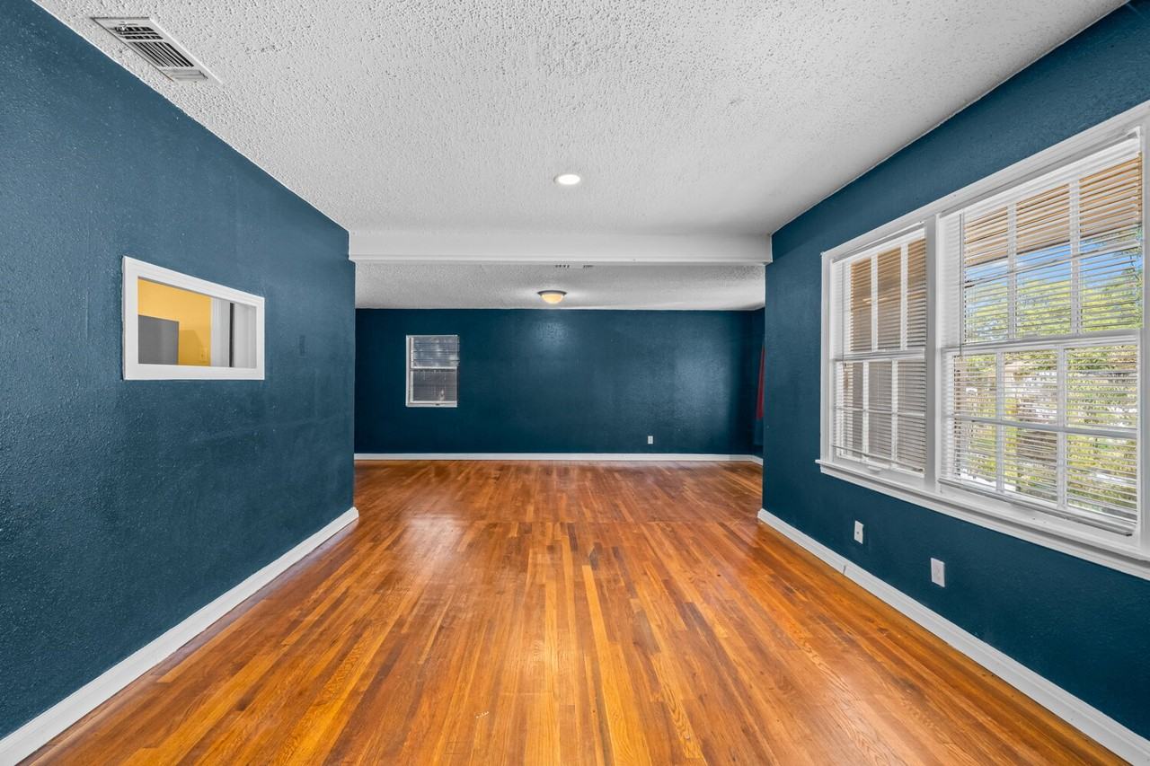 2605 41st St - Photo 3 of 16