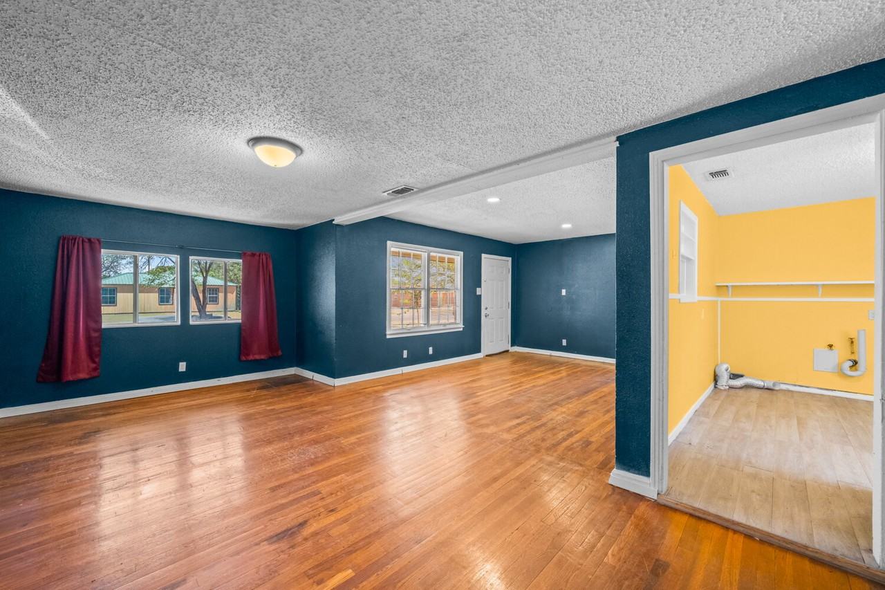 2605 41st St - Photo 5 of 16